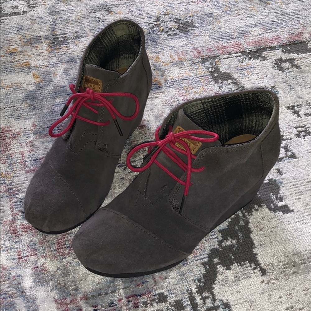 TOMS Wedge